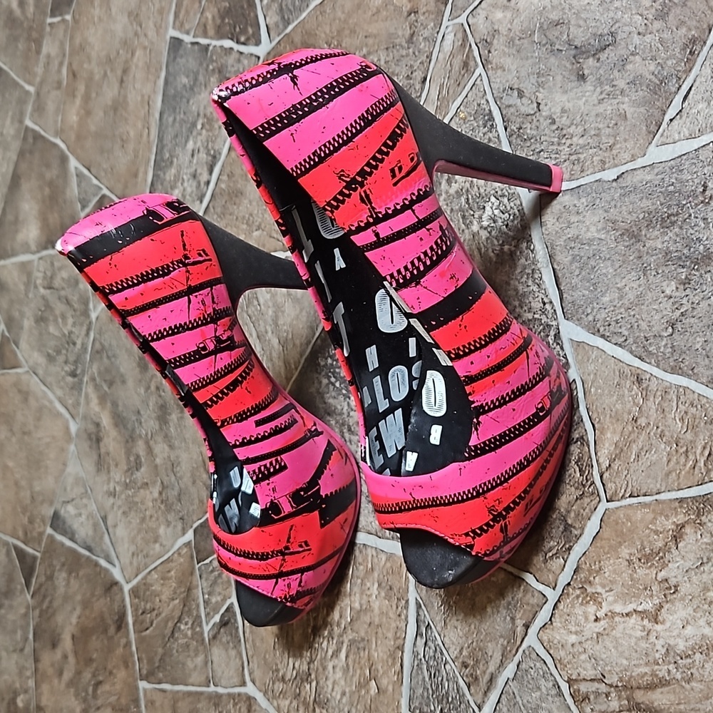 New in Box Abbey Dawn Zip It Peep Toe Platform Heels in Hot Pink Sz 7